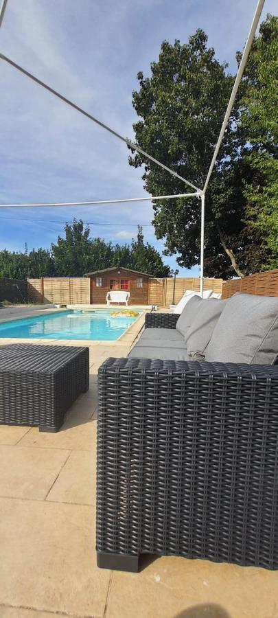 La Ferté-Gaucher Studio Meuble Avec Piscine Partagee מראה חיצוני תמונה