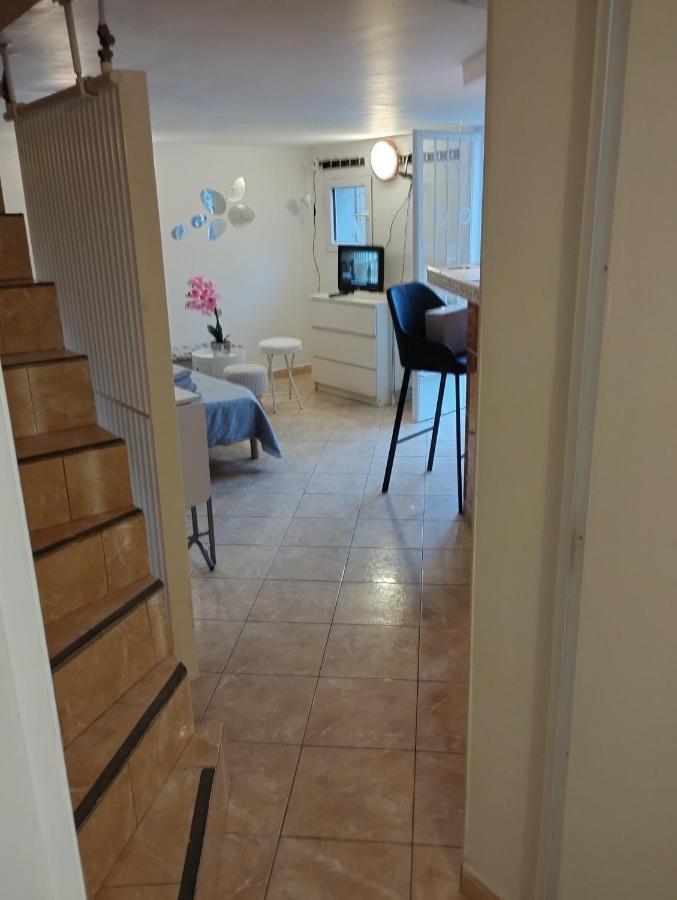 La Ferté-Gaucher Studio Meuble Avec Piscine Partagee מראה חיצוני תמונה